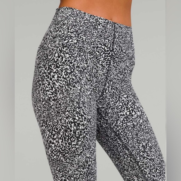 Lululemon InStill High-Rise Tight 25" - Warped Grain Alpine White Black … - Picture 4 of 9
